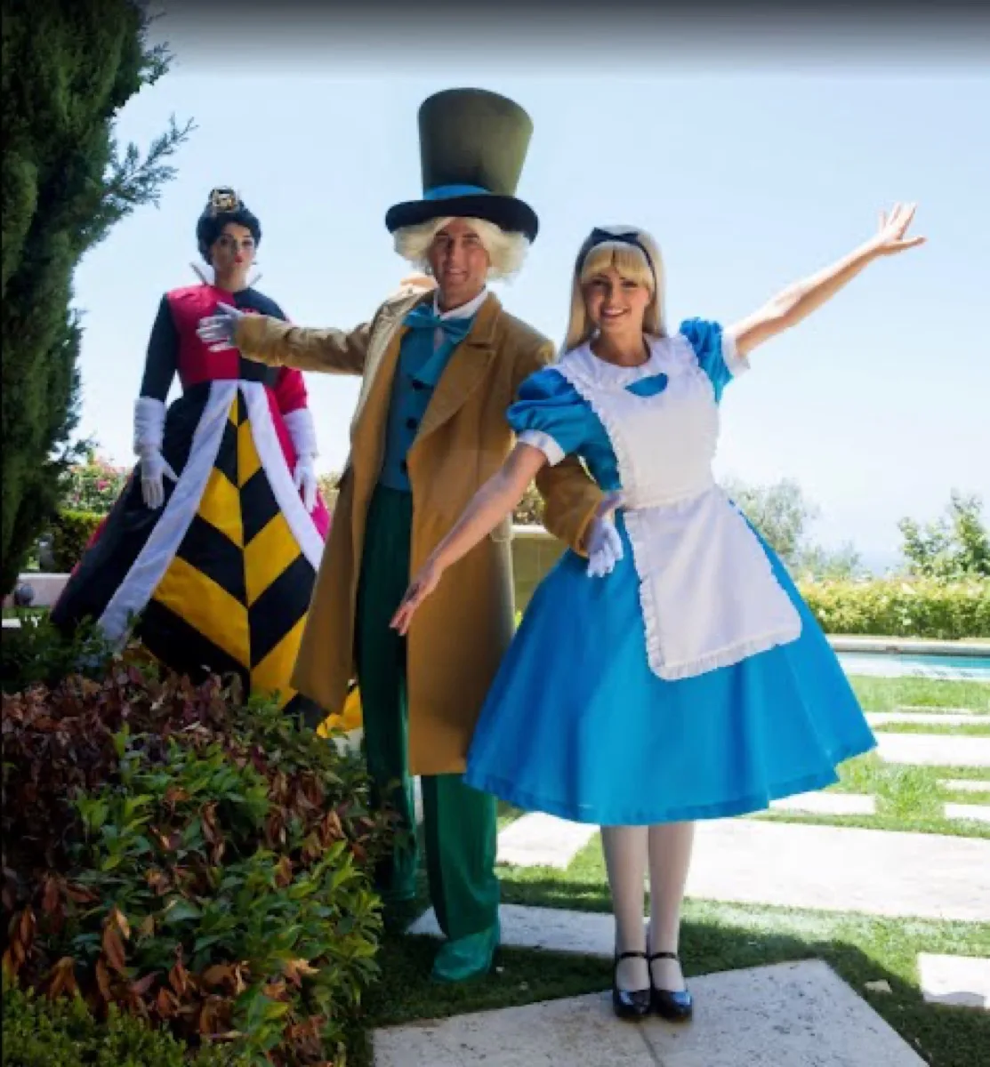 Wonderland Girl party character photo 1