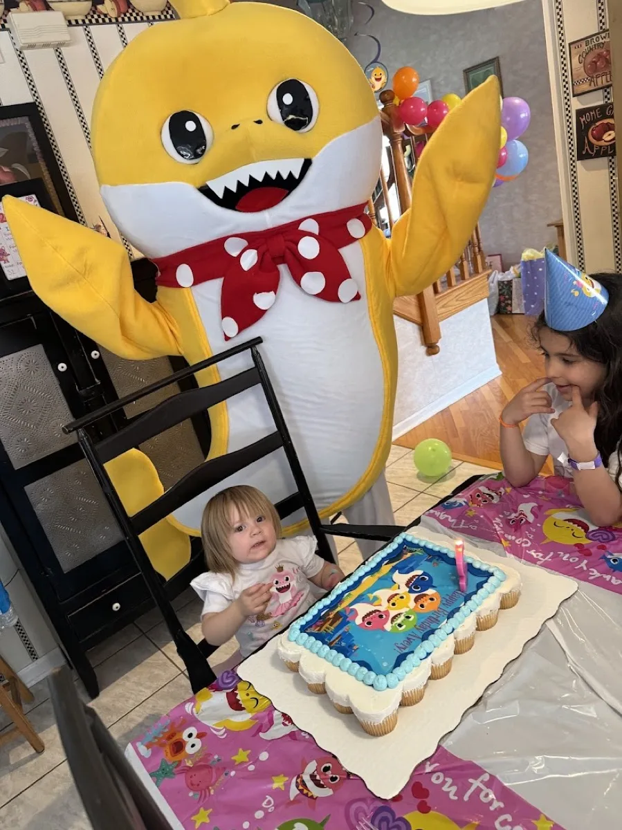Singing Shark party character photo 1