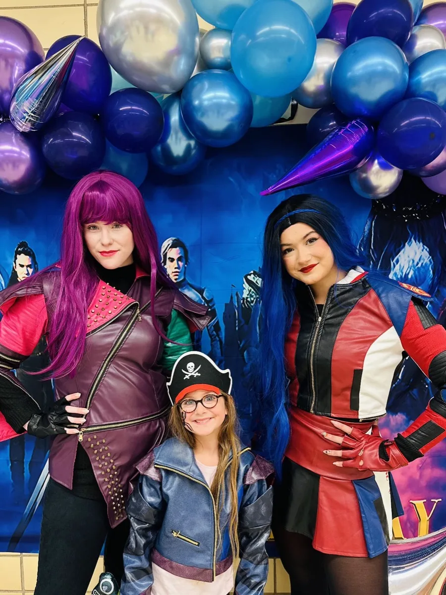 Mirror Girl party character photo 1