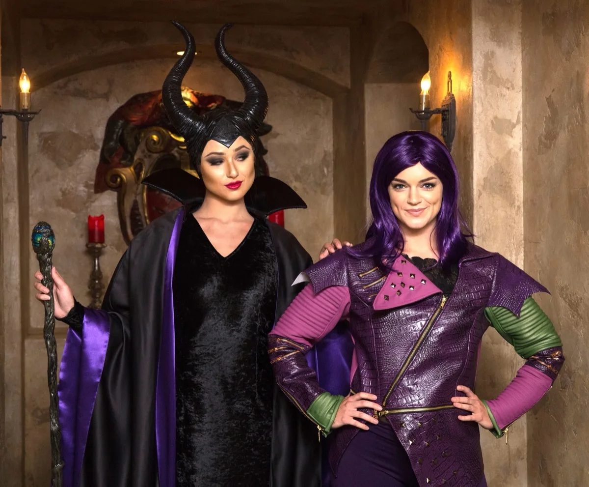 Purple-Haired Sorceress party character photo 2