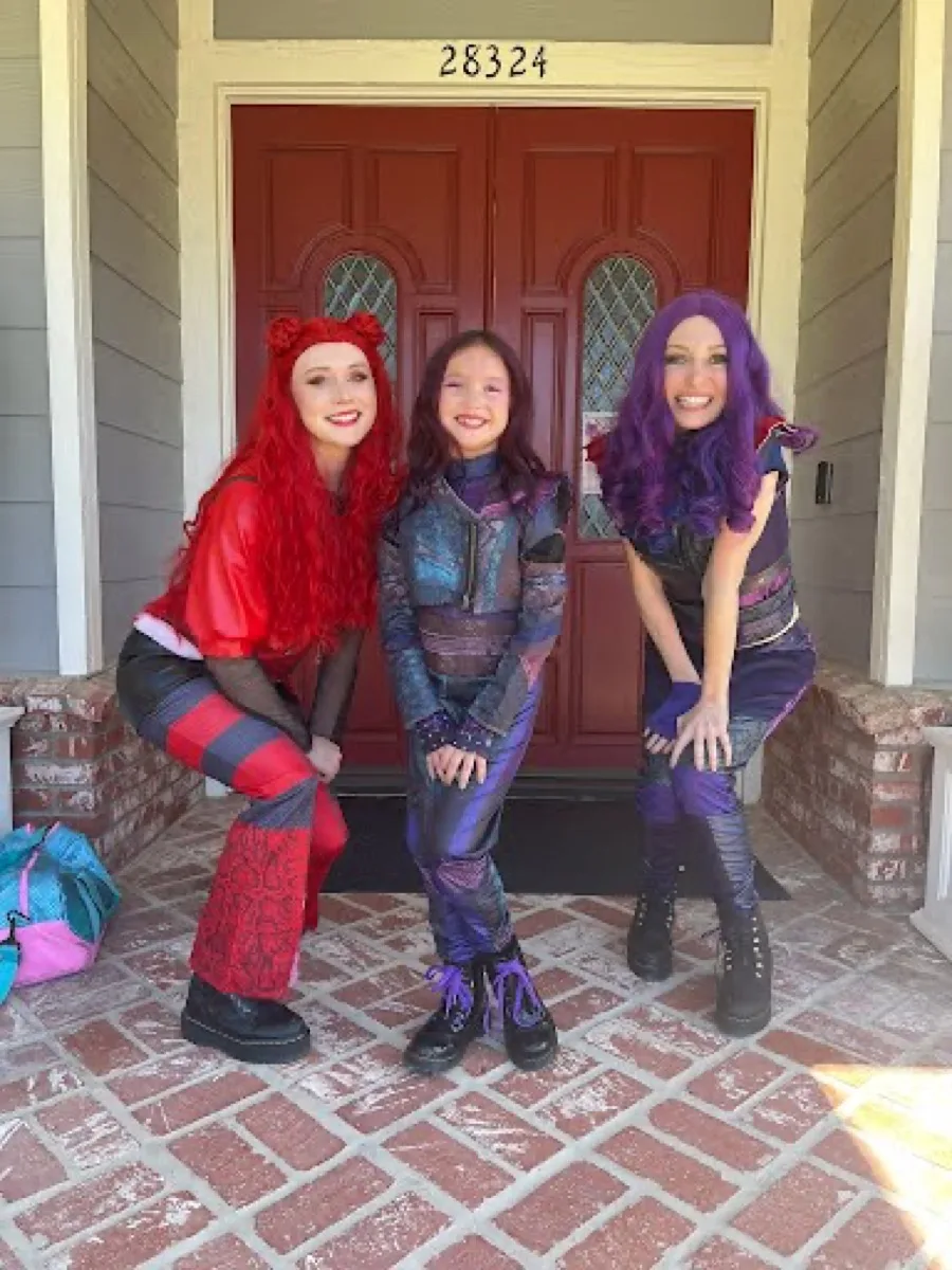Purple-Haired Sorceress party character photo 4